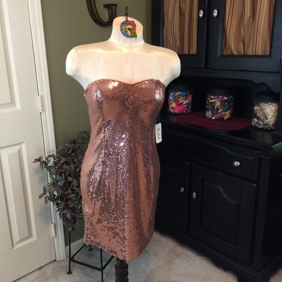 XXI Dresses & Skirts - NWT XXI Rose Gold Sequin Strapless Dress L